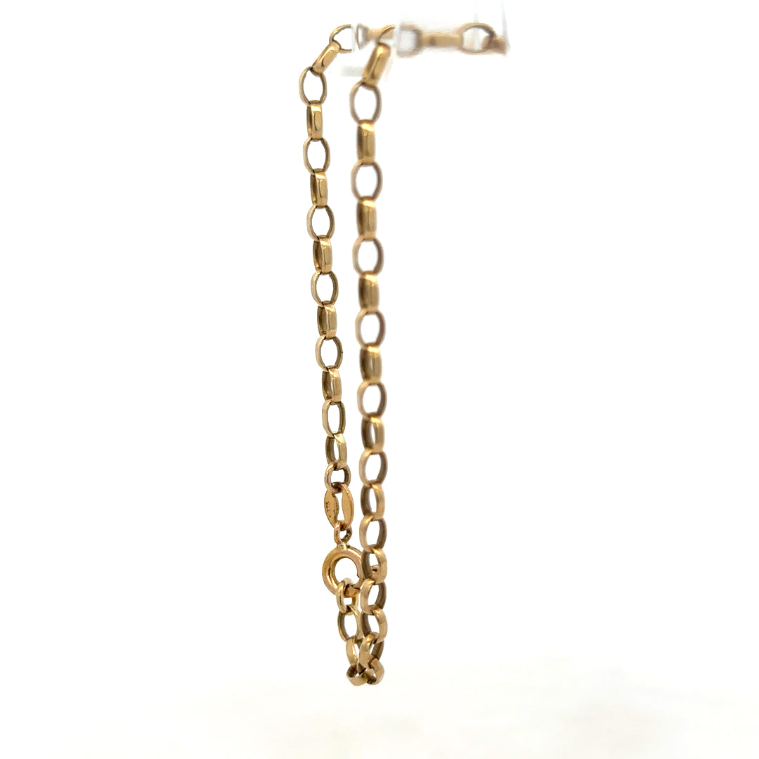 9ct yellow gold belcher bracelet with 3g weight, featuring interlinked round chain links, crafted by Reeves and Sons.