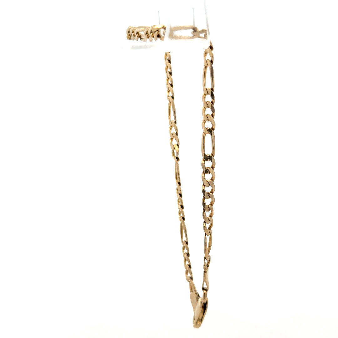 9ct yellow gold Figaro bracelet weighing 4.2g, featuring classic linked chain design by Reeves and Sons.