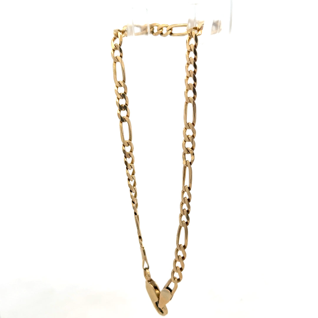 9ct yellow gold Figaro bracelet weighing 4.2g from Reeves and Sons, close-up of the chain links and polished finish.