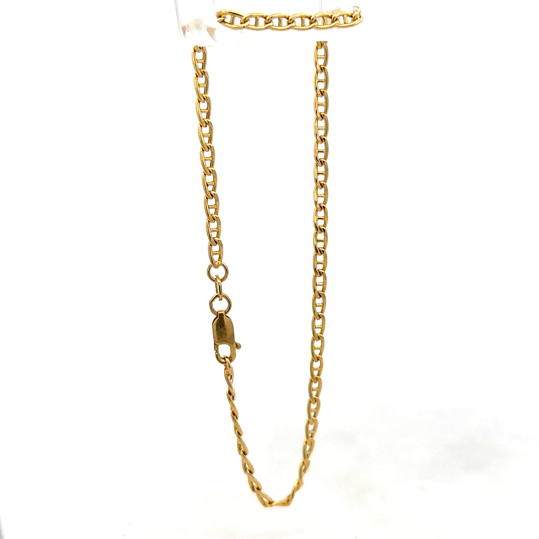 9ct yellow gold bracelet weighing 2.2g with intricate links, crafted by Reeves and Sons, shown in close-up detail.