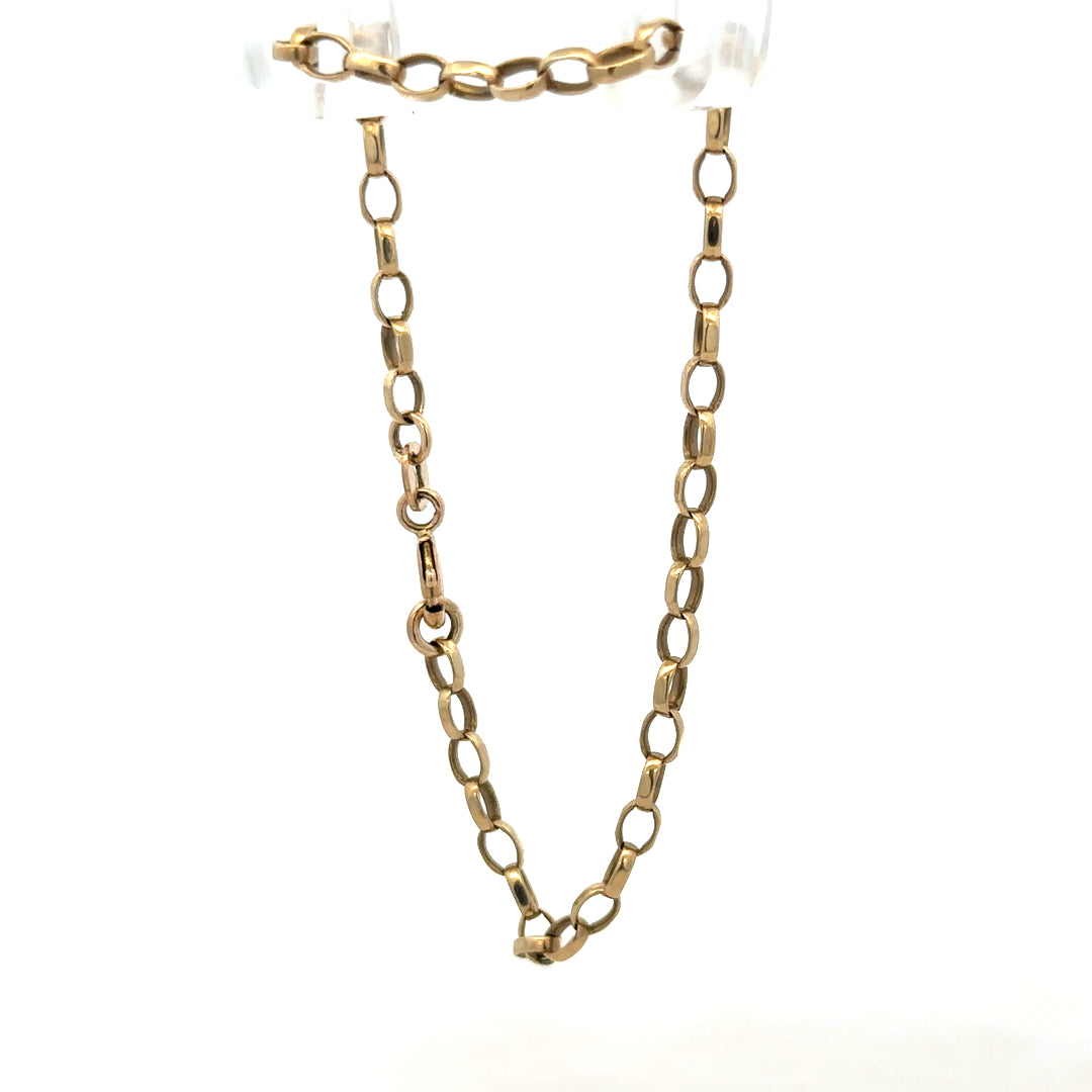 9ct yellow gold belcher bracelet weighing 3.1g, featuring classic linked chain design from Reeves and Sons.