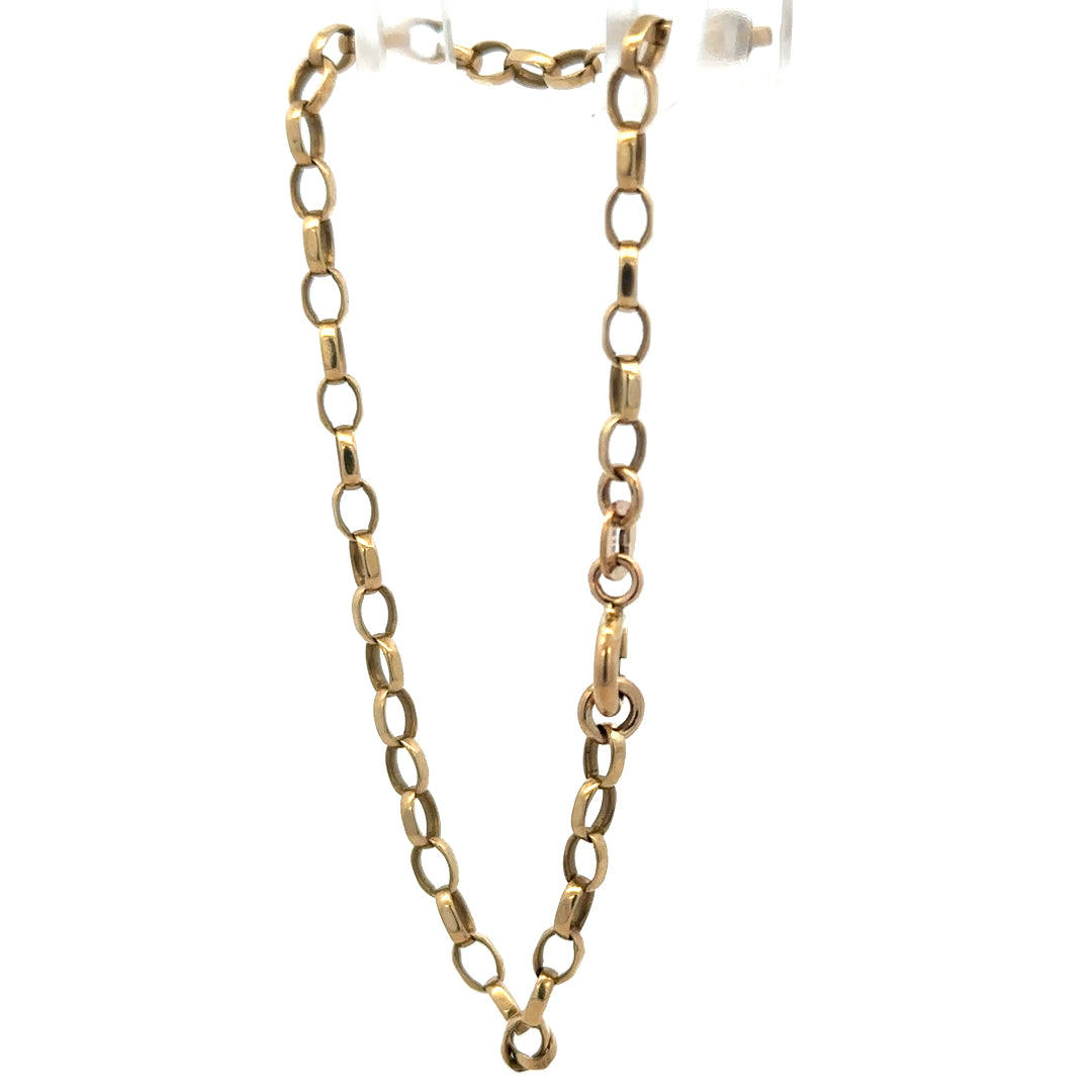 9ct yellow gold belcher bracelet weighing 3.1g, featuring interlinked chain links, crafted by Reeves and Sons.