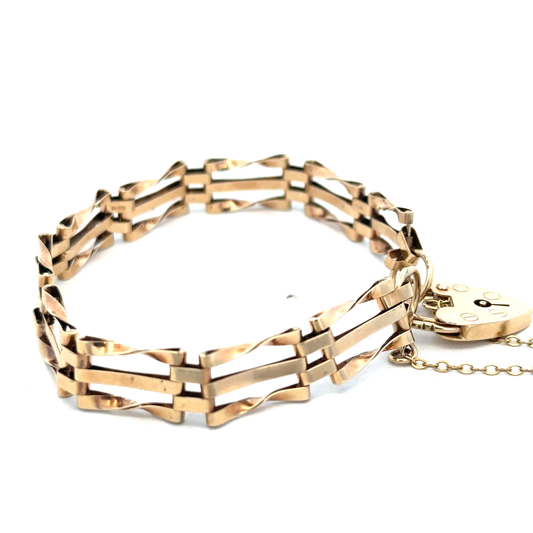 9ct yellow gold gate bracelet with chain links, weighing 8.4g, featuring a secure clasp, by Reeves and Sons