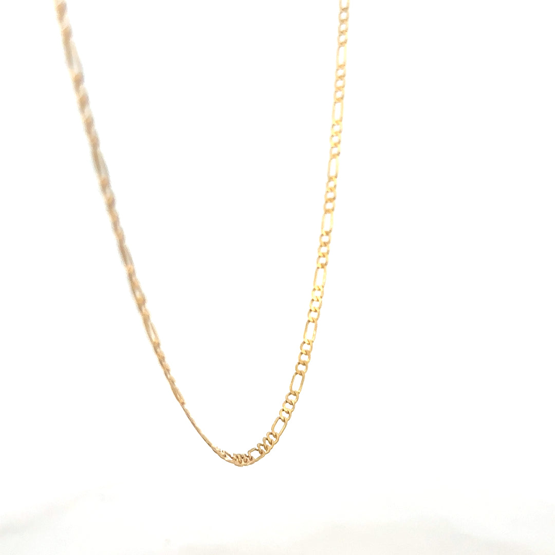 9ct yellow gold Figaro chain weighing 3.3g, featuring interlinked oval links, from Reeves and Sons.