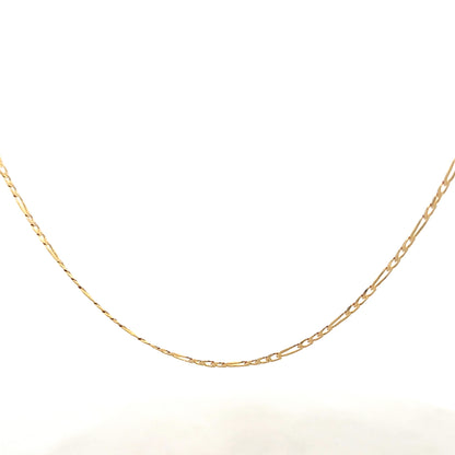 9ct yellow gold Figaro chain weighing 3.3g, featuring distinct oval links, crafted by Reeves and Sons.