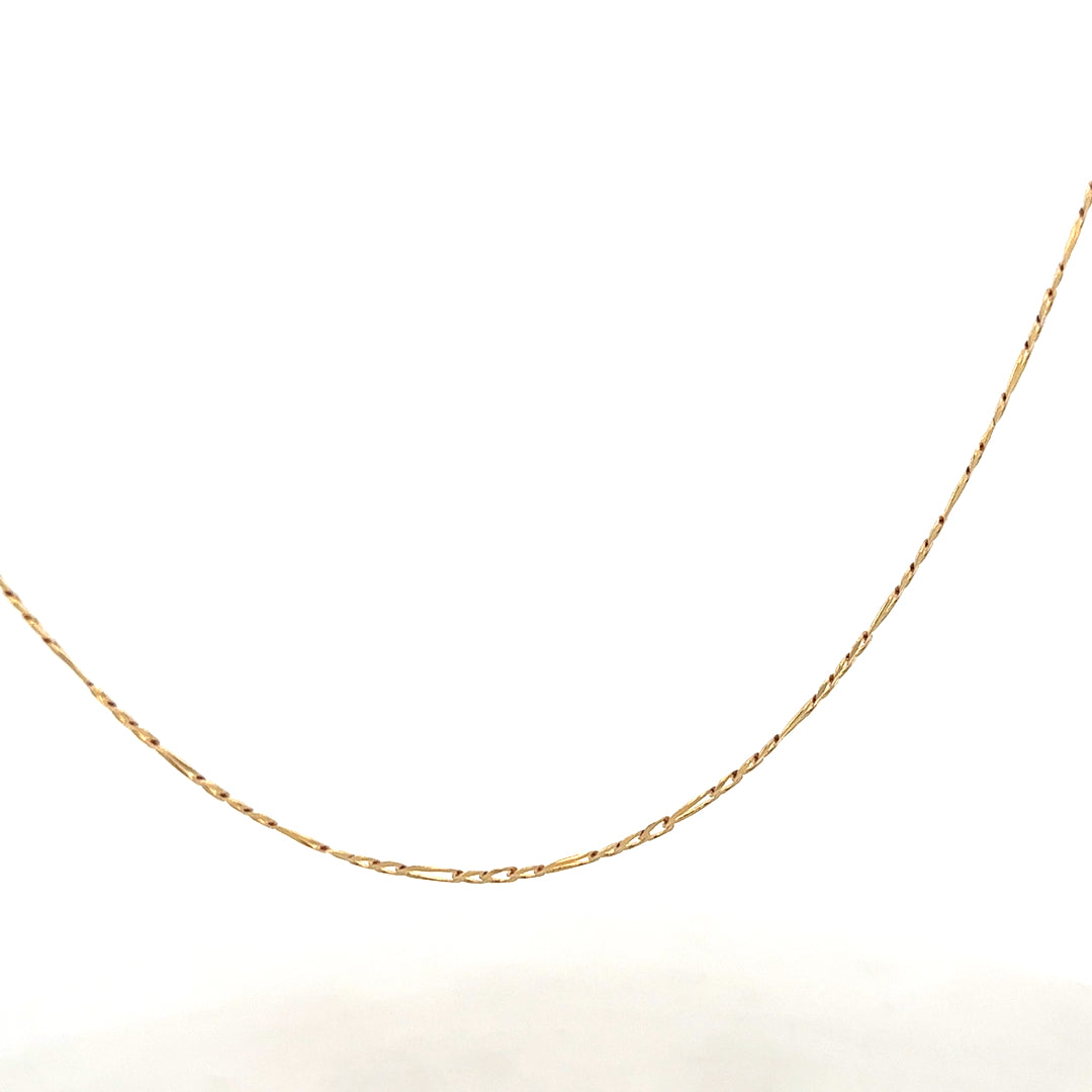 9ct yellow gold Figaro chain with a polished finish, weighing 3.3g, featuring interlinked flat and rounded links.