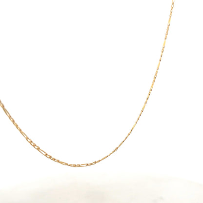9ct yellow gold Figaro chain weighing 3.3g, featuring interlinked oval links, from Reeves and Sons.