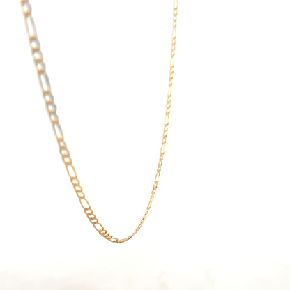9ct yellow gold figaro chain weighing 3.3g, featuring interlinked oval links, from Reeves and Sons.