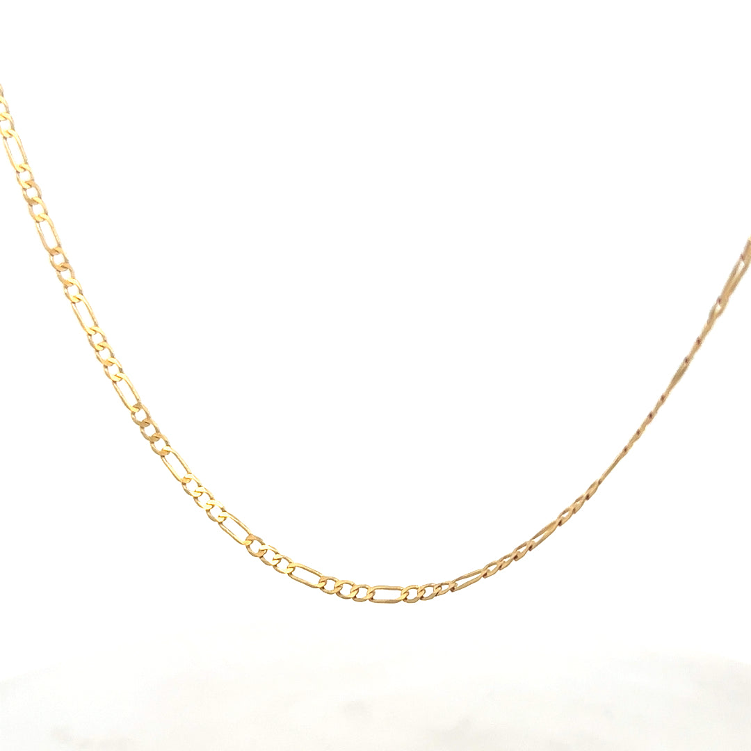 9ct yellow gold figaro chain weighing 3.3g, featuring interlinked oval links, from Reeves and Sons.
