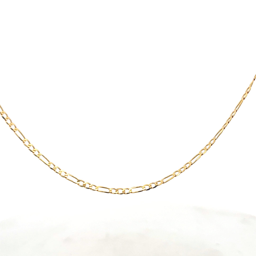 9ct yellow gold Figaro chain weighing 3.3g, featuring interlinked flat and twisted links, jewelry from Reeves and Sons.