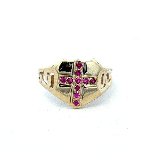 9ct yellow gold ring size Y by Reeves and Sons, close-up of the elegant jewelry piece with smooth polished finish.