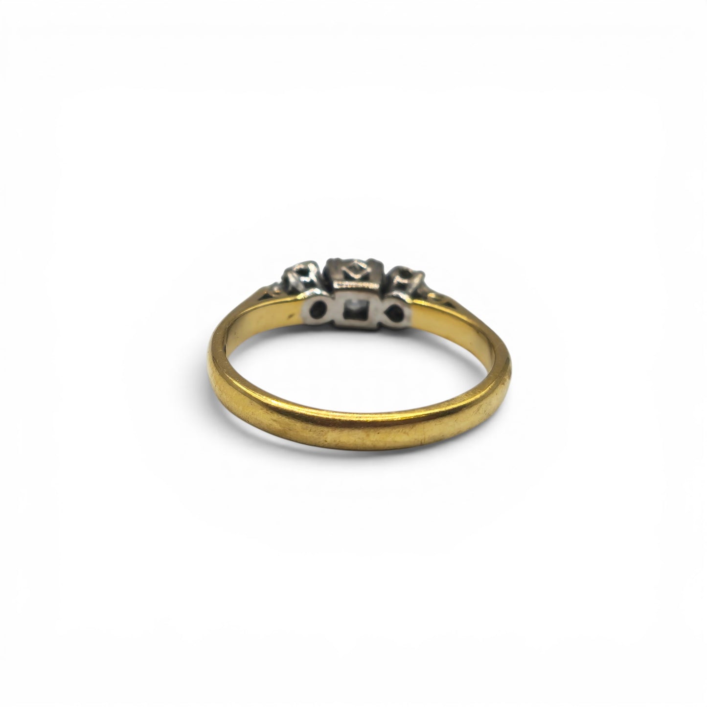18ct yellow gold diamond ring by Reeves and Sons, featuring a sparkling diamond centerpiece and elegant design.