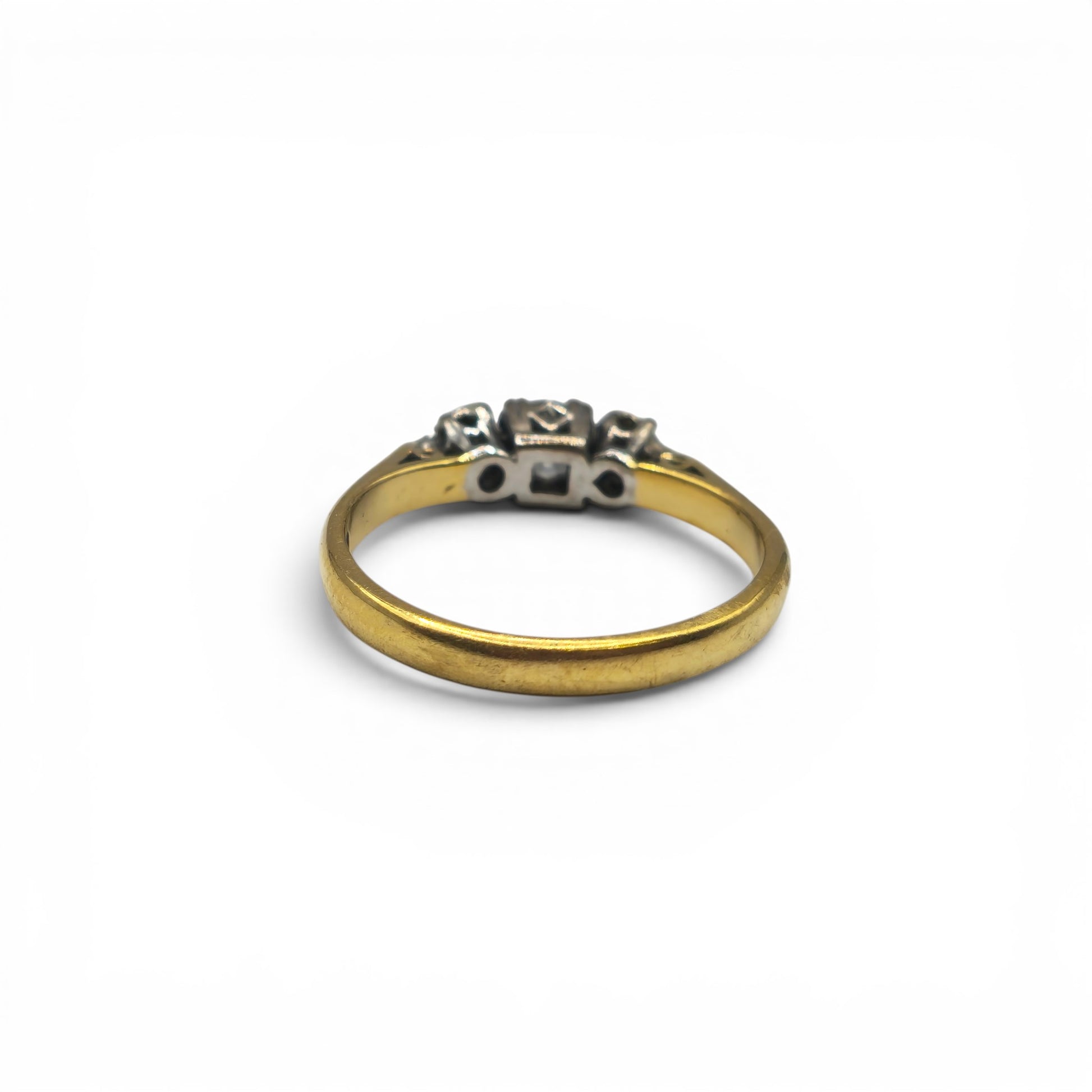 18ct yellow gold diamond ring by Reeves and Sons, featuring a sparkling diamond centerpiece and elegant design.