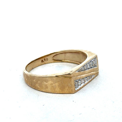 9ct yellow gold diamond ring in size V with sparkling diamonds, crafted by Reeves and Sons.