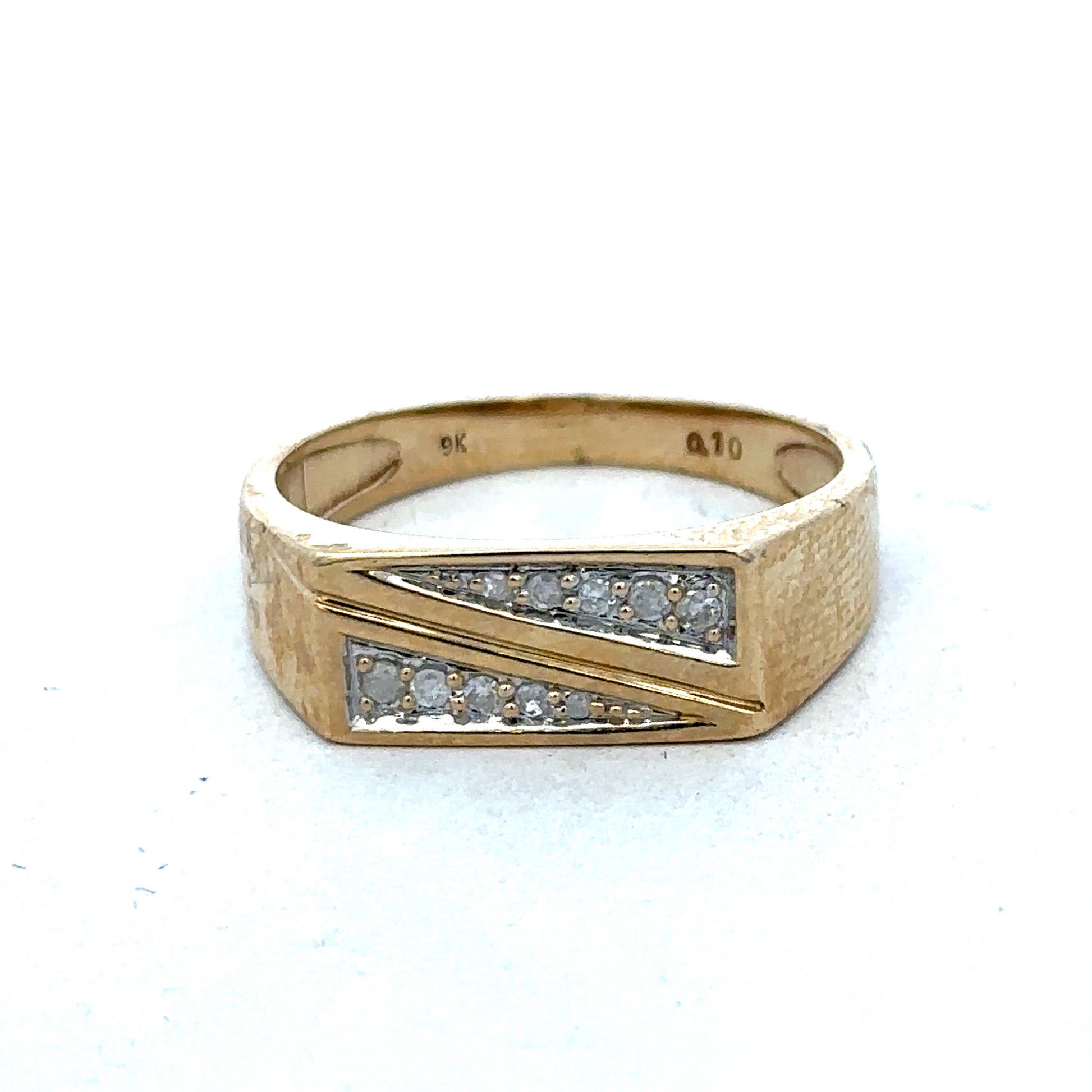 9ct yellow gold diamond ring in size V with sparkling diamonds, crafted by Reeves and Sons.