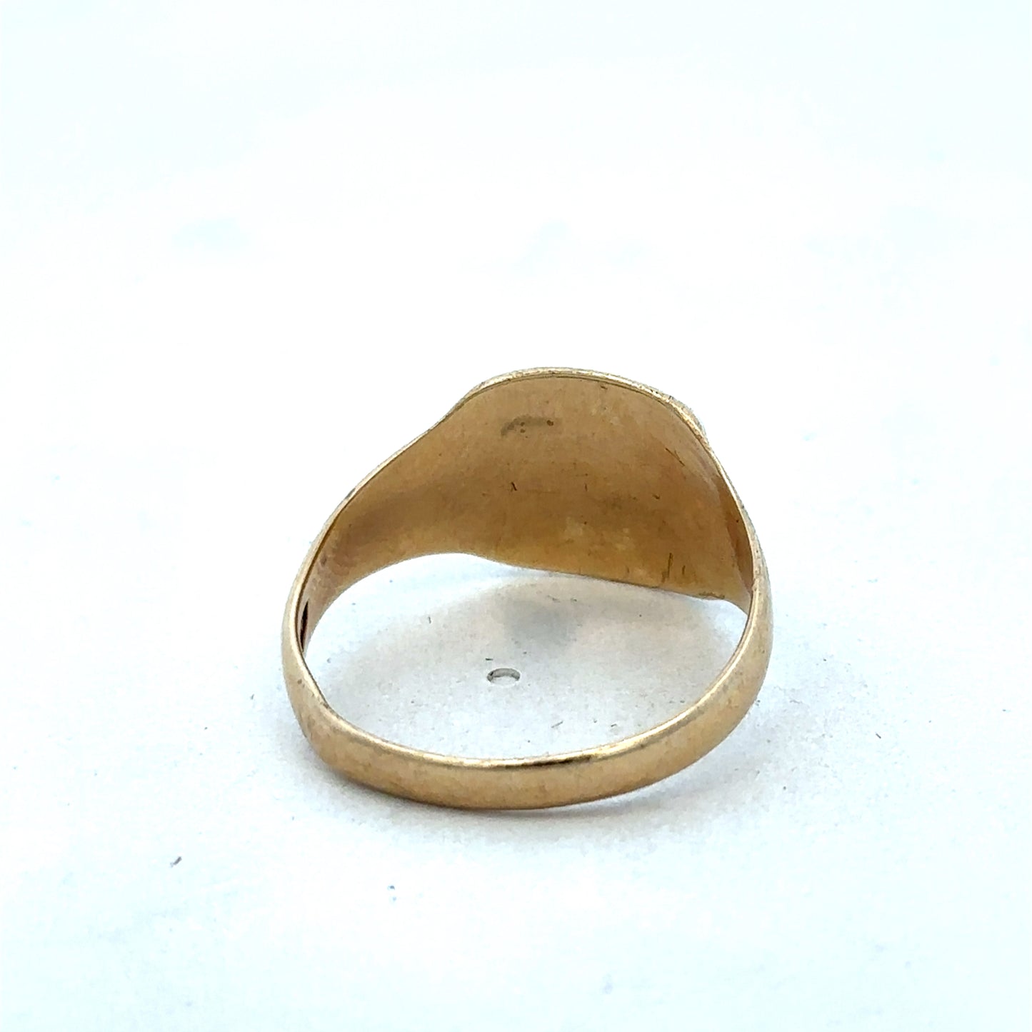 9ct yellow gold ring by Reeves and Sons, featuring a smooth polished band with elegant craftsmanship.