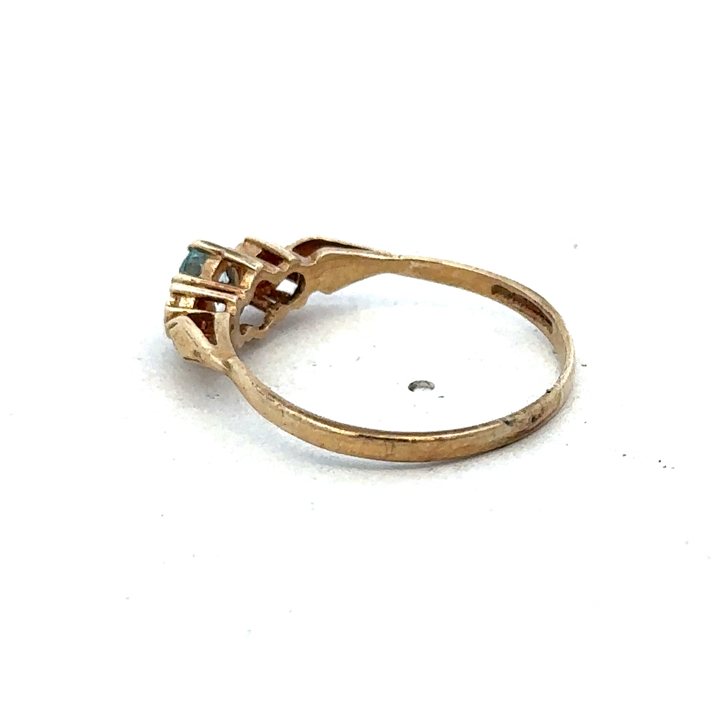 9ct yellow gold diamond ring by Reeves and Sons with sparkling diamonds and a classic design.