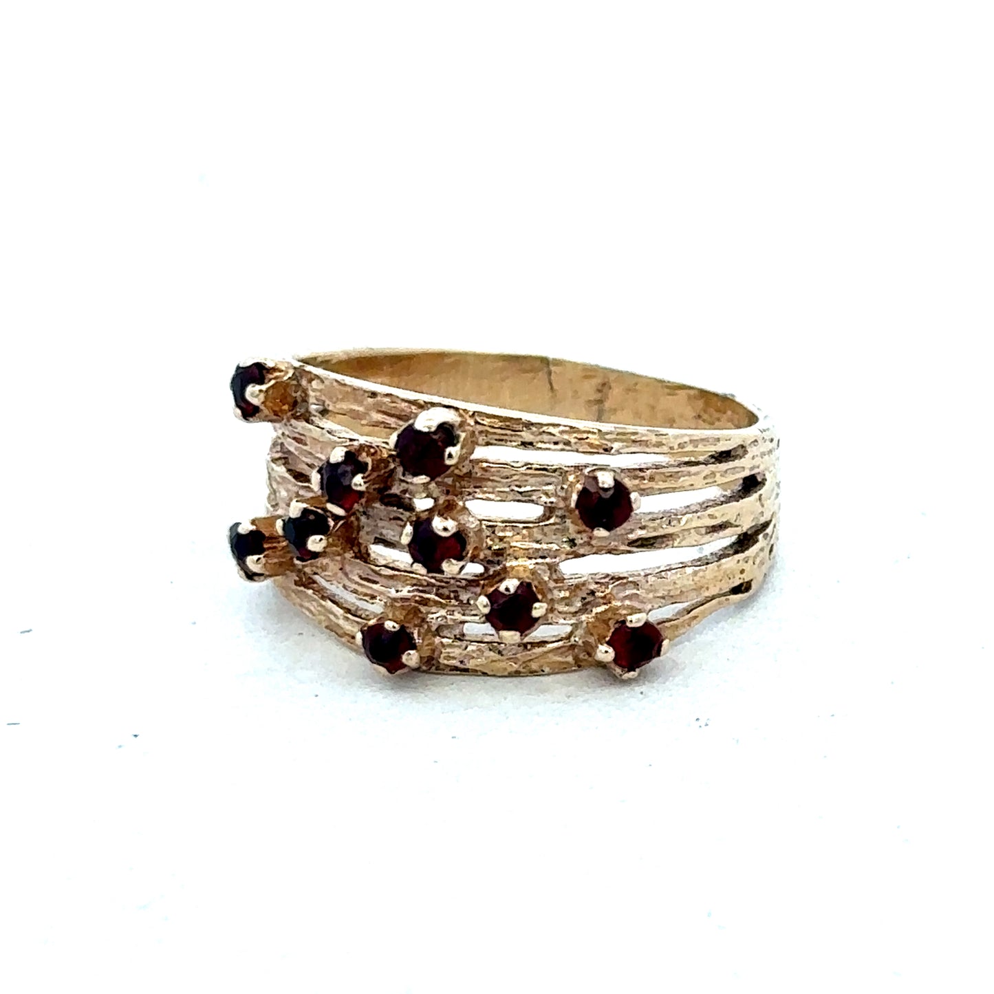 9ct yellow gold ring by Reeves and Sons, featuring a smooth polished band with elegant craftsmanship.