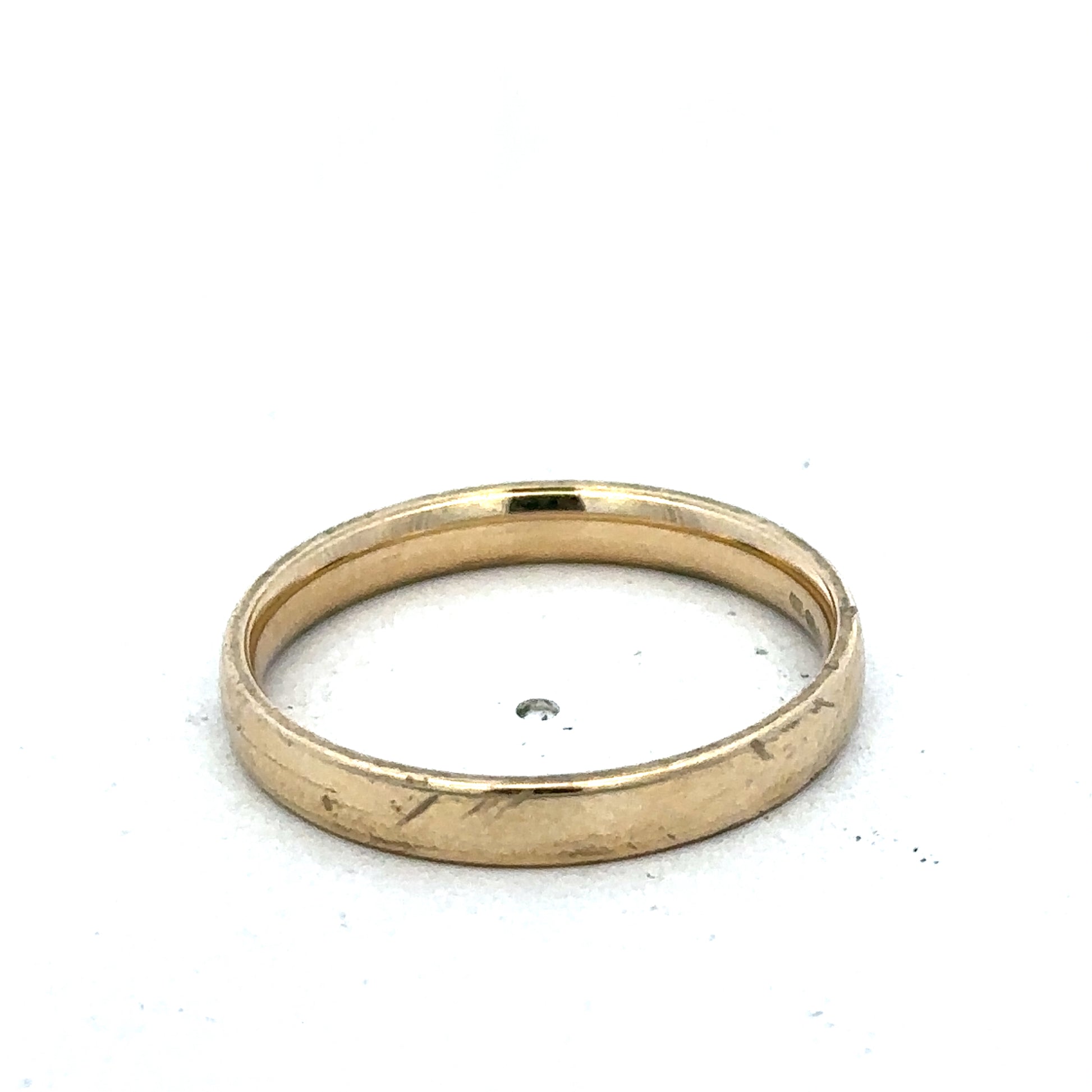 9ct yellow gold ring size T by Reeves and Sons, showcasing a polished band with a smooth finish.