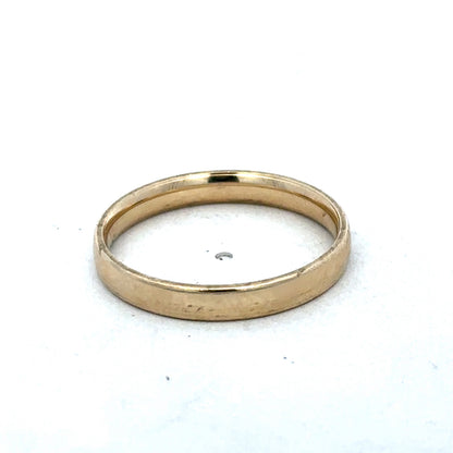 9ct yellow gold ring size T from Reeves and Sons, featuring a smooth polished band and classic design.