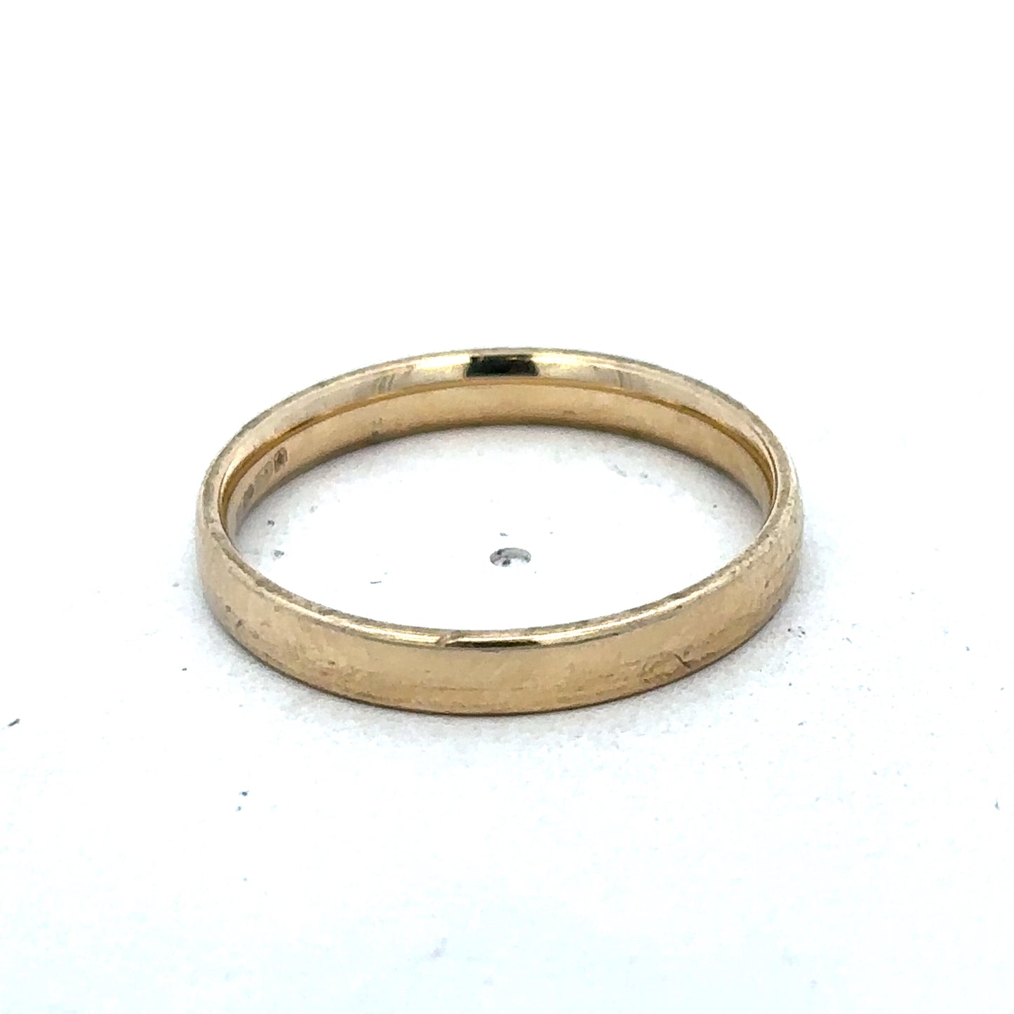 9ct yellow gold ring size T from Reeves and Sons, showcasing a smooth polished band.
