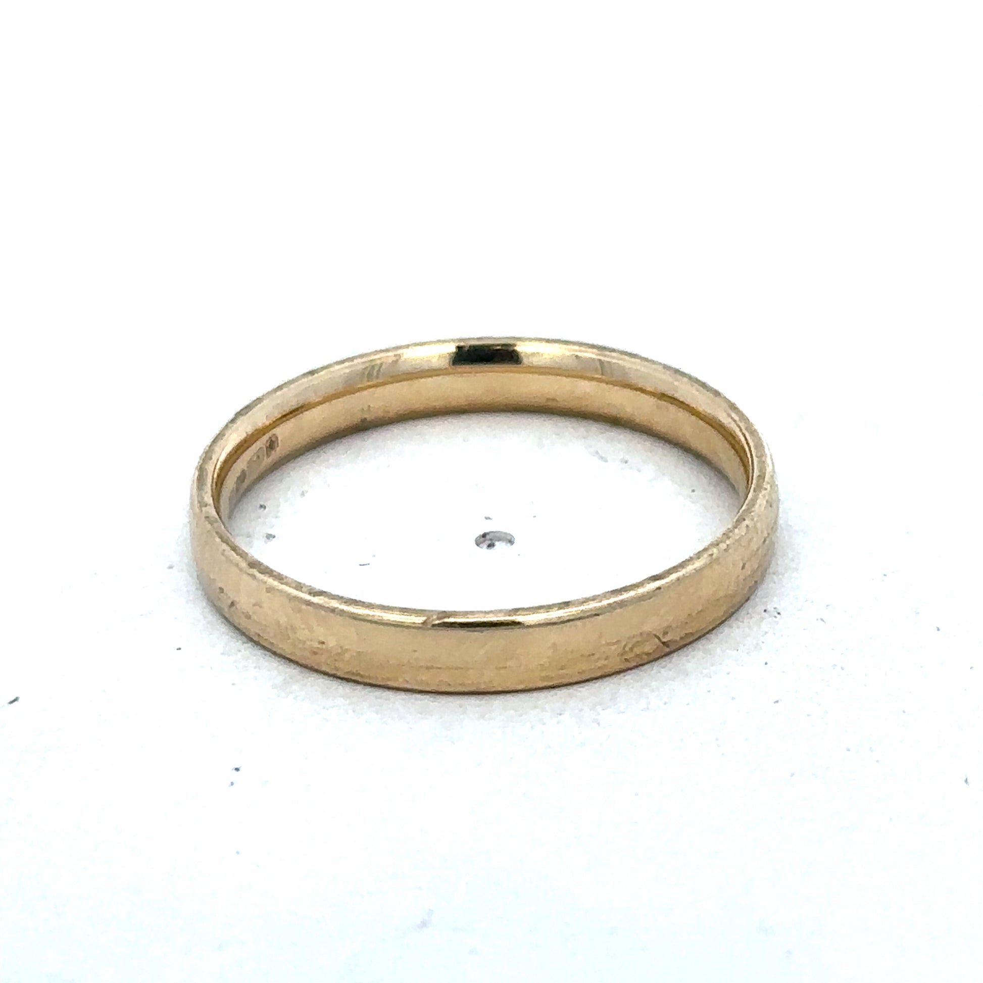 9ct yellow gold ring size T from Reeves and Sons, showcasing a smooth polished band.