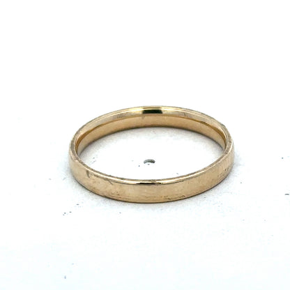 9ct yellow gold ring size T by Reeves and Sons, featuring a smooth polished band and classic design.