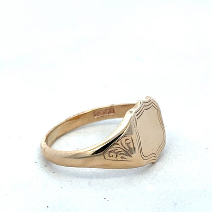 Yellow gold signet ring in size T from Reeves and Sons, featuring a smooth polished surface and classic design.