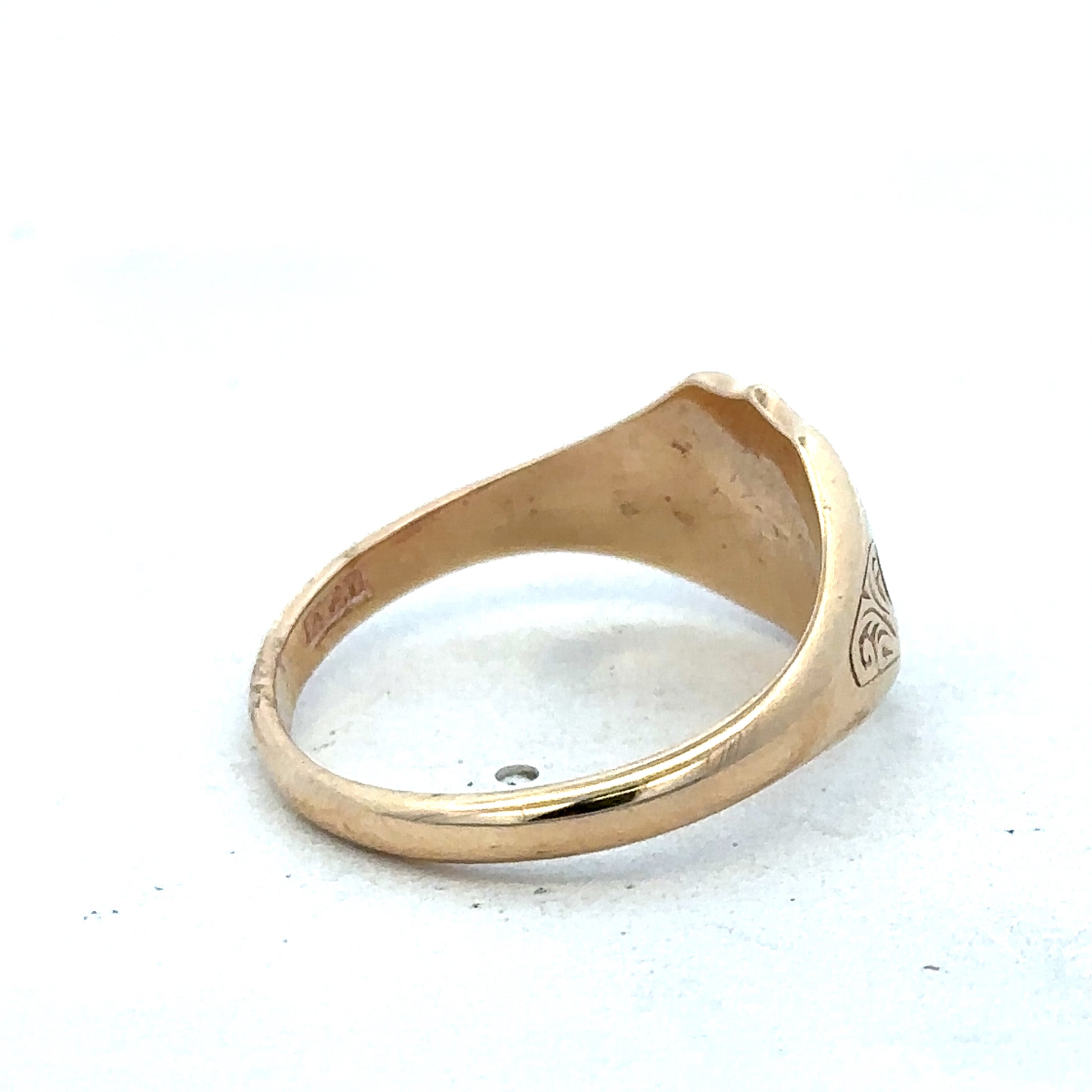 9ct yellow gold signet ring in size T with Reeves and Sons branding, featuring a polished, classic design.