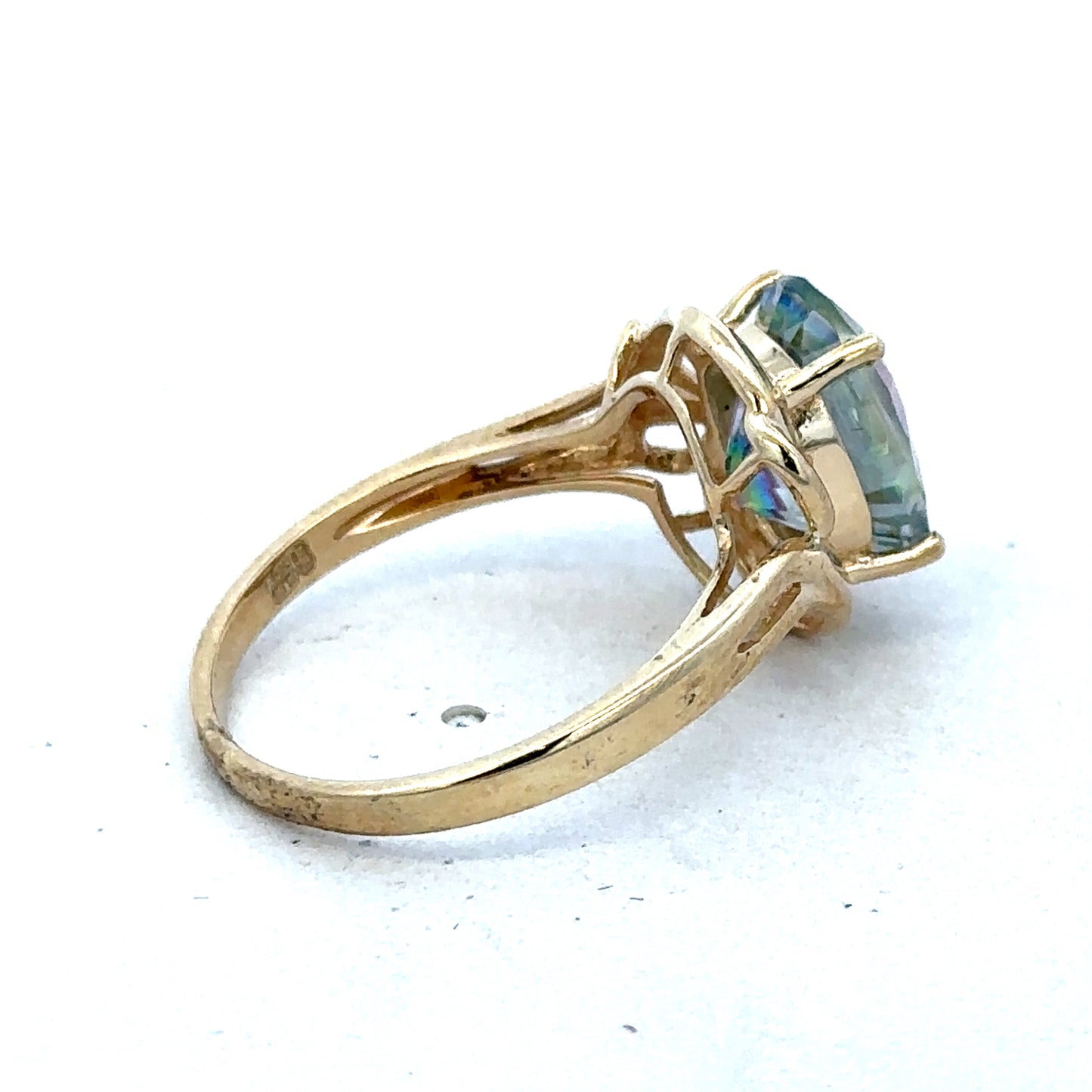 9ct yellow gold ring size P from Reeves and Sons, close-up showing smooth band and shiny finish