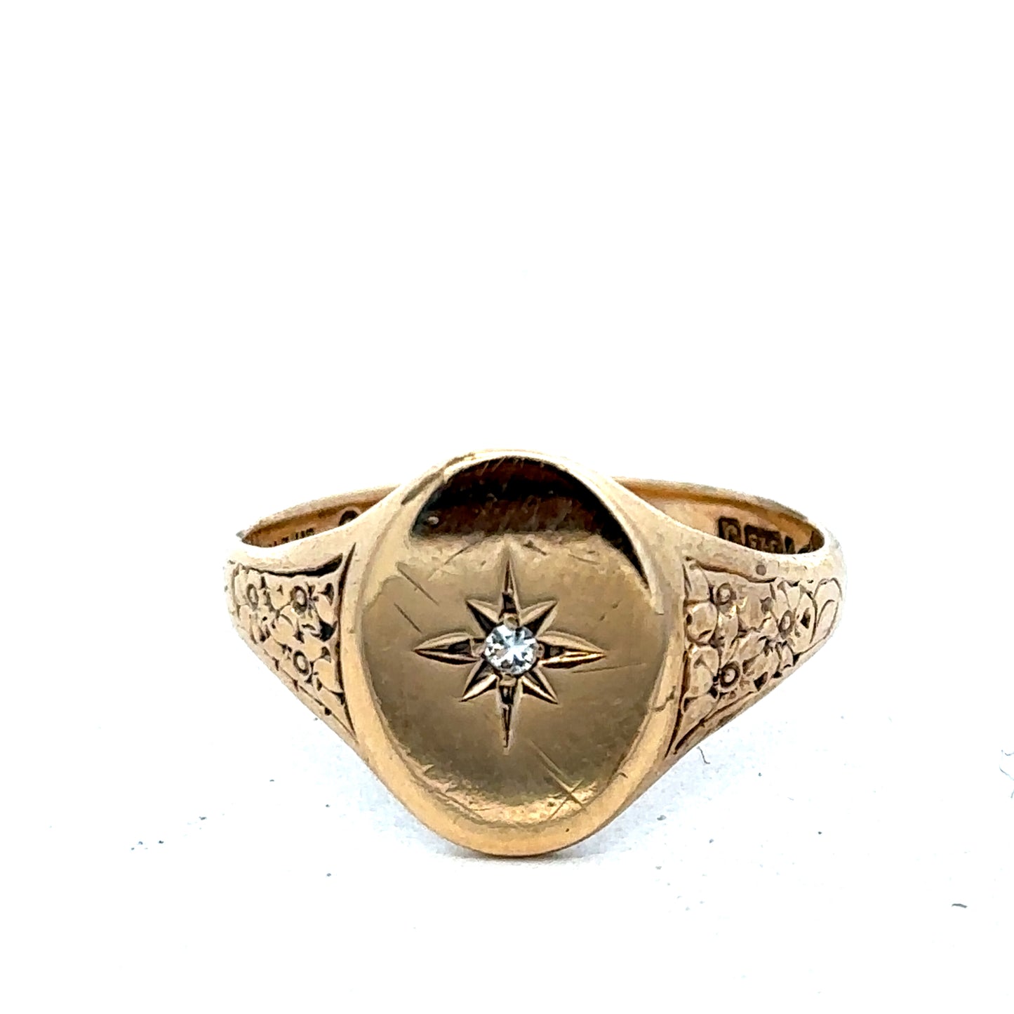 9ct yellow gold signet ring in size U with smooth polished surface, featuring Reeves and Sons branding.
