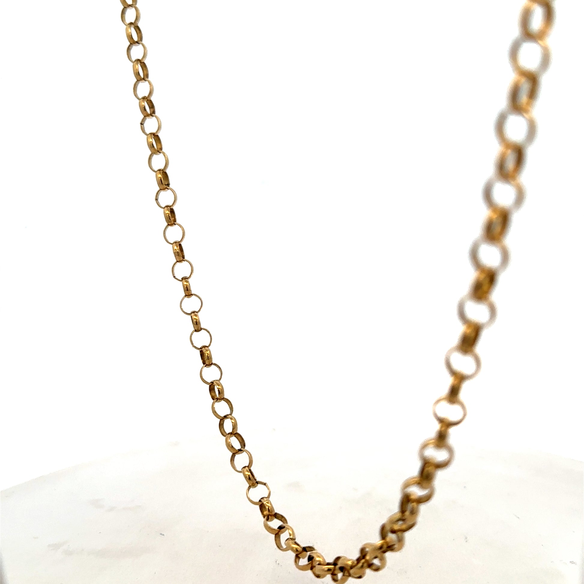 9ct yellow gold belcher chain weighing 15g with a classic link design, crafted by Reeves and Sons.