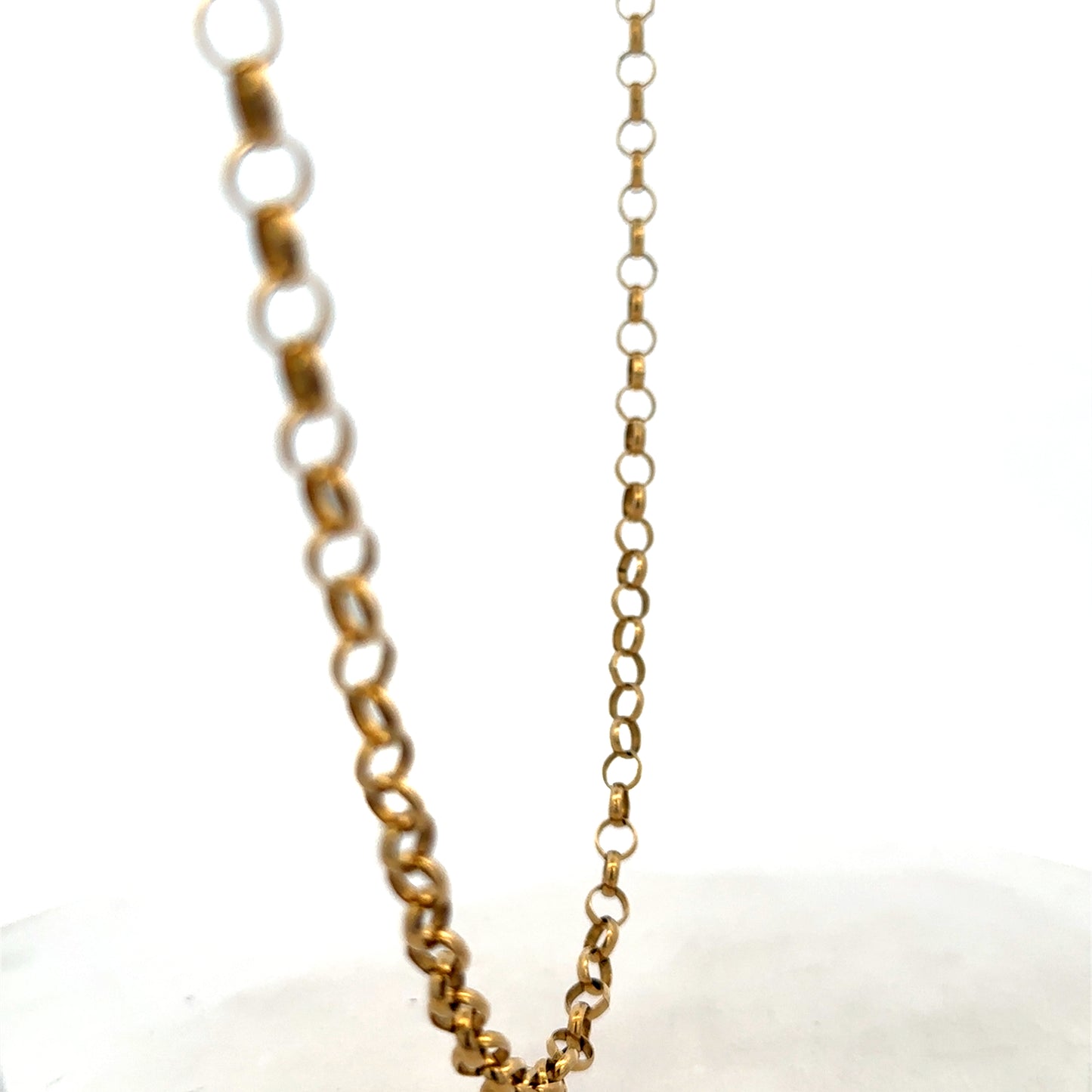 9ct yellow gold belcher chain with a smooth link design, crafted by Reeves and Sons, weighs 15 grams.