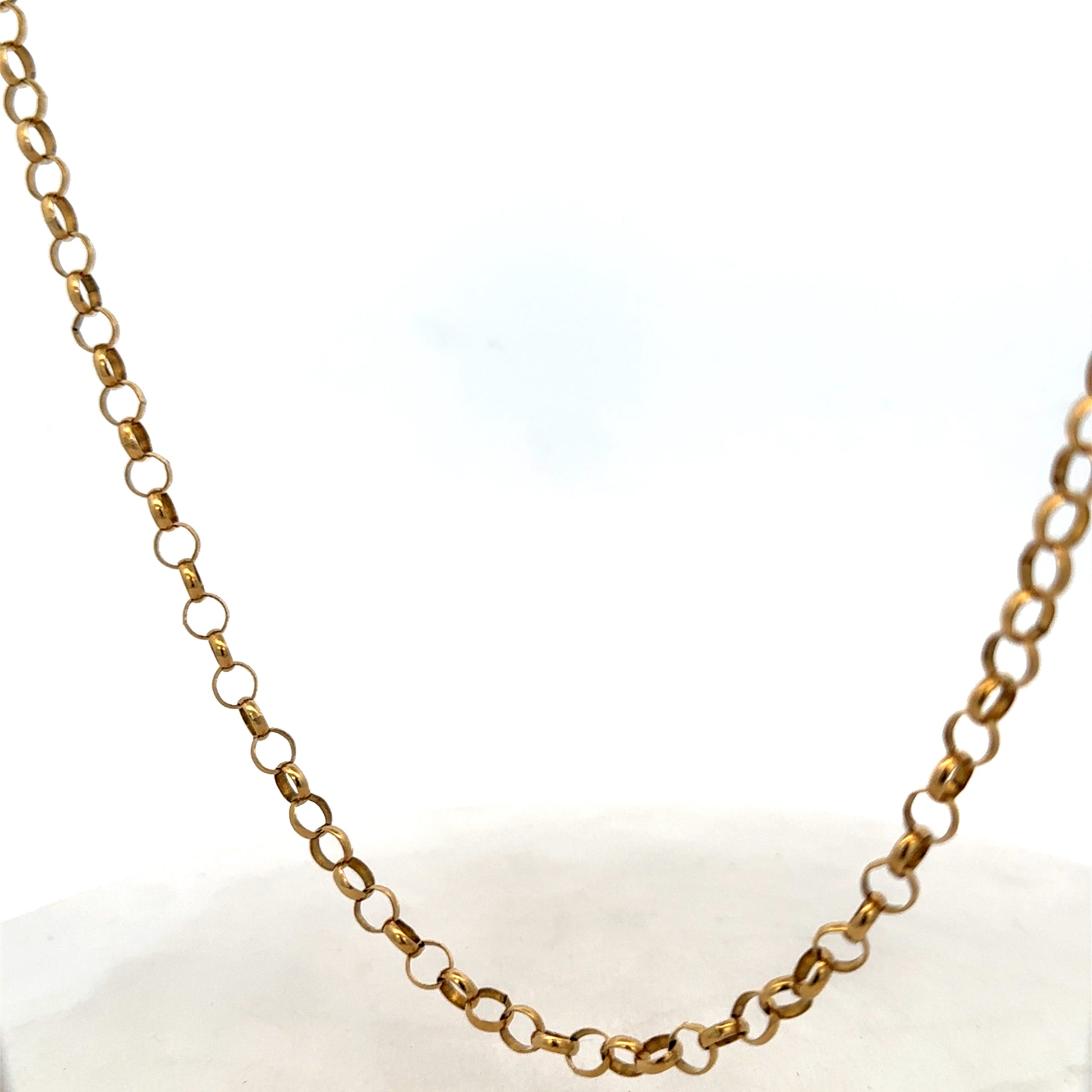 9ct yellow gold belcher chain from Reeves and Sons, showing a close-up of the 15g chain with detailed links.