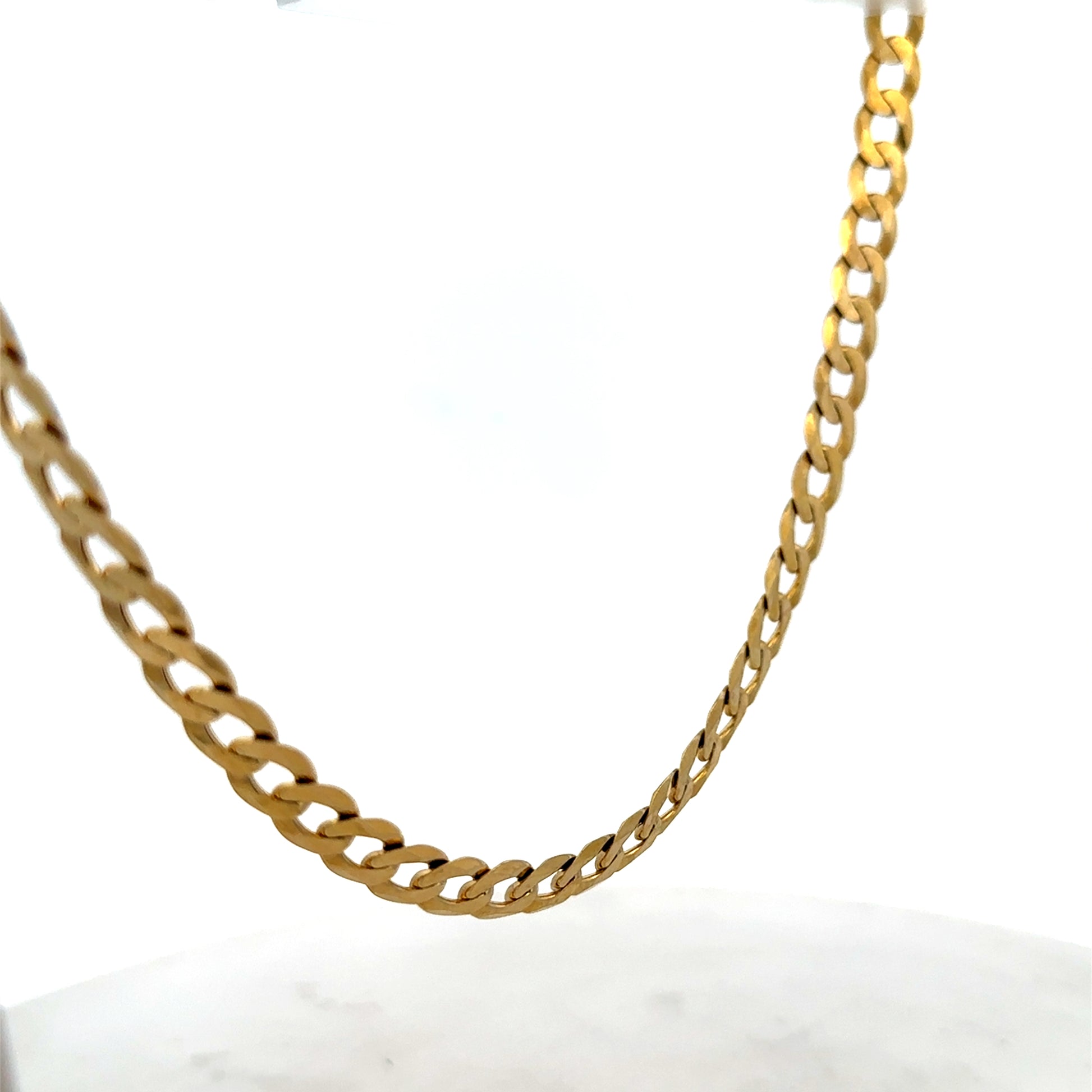 9ct yellow gold curb chain weighing 26.5g, featuring classic interlinked design, from Reeves and Sons.