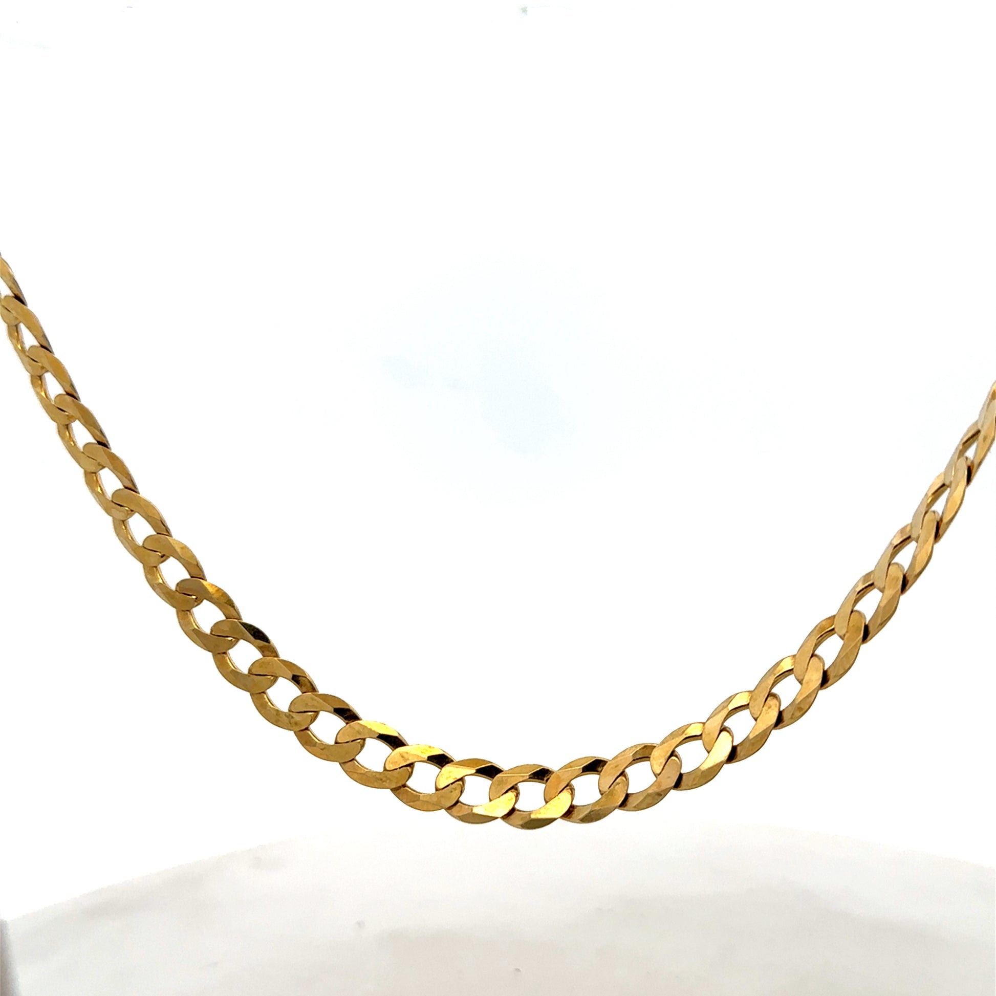 9ct yellow gold curb chain weighing 26.5g, featuring interlocking links, by Reeves and Sons.