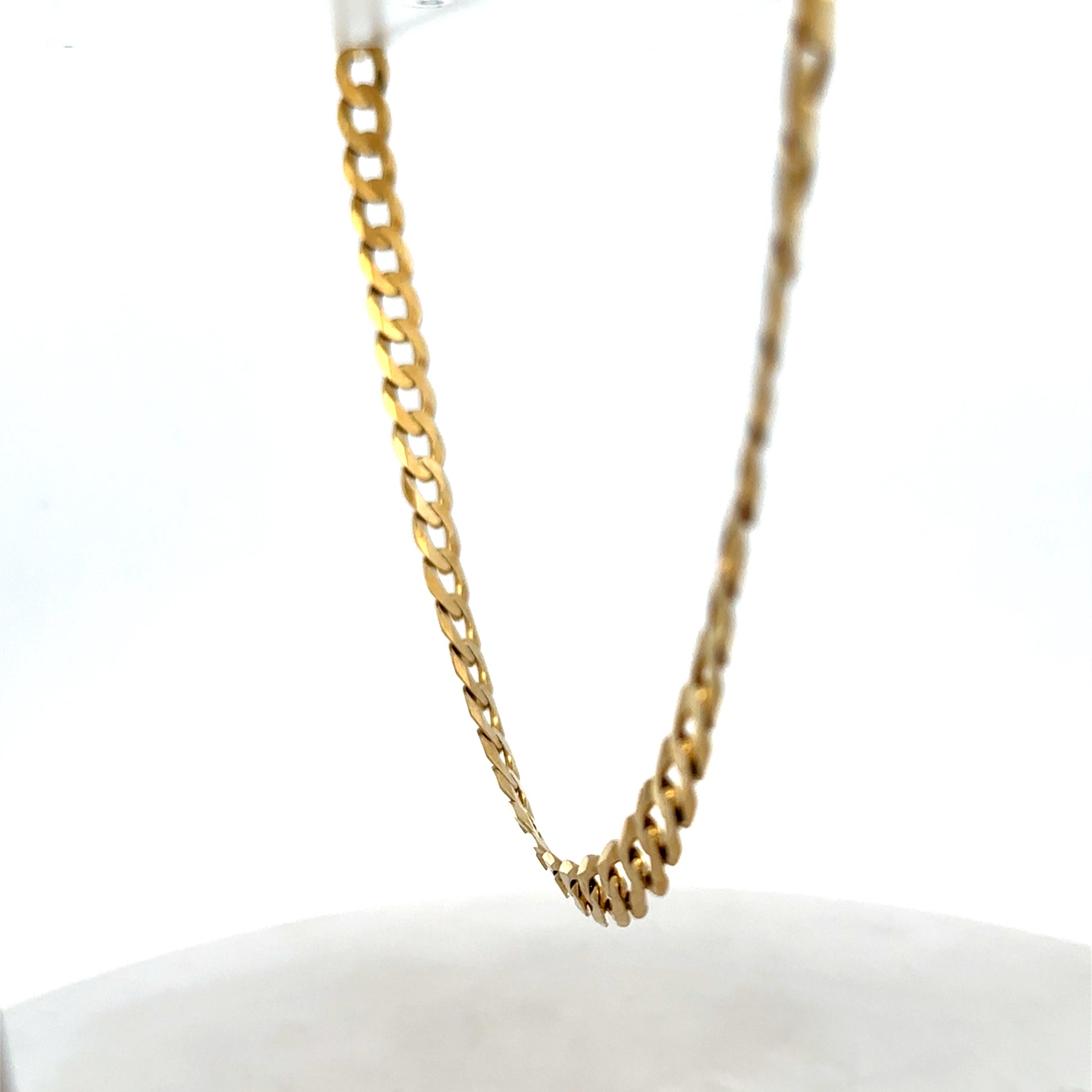 9ct yellow gold curb chain weighing 26.5g with a polished finish, showcasing its sturdy links and classic jewelry style.