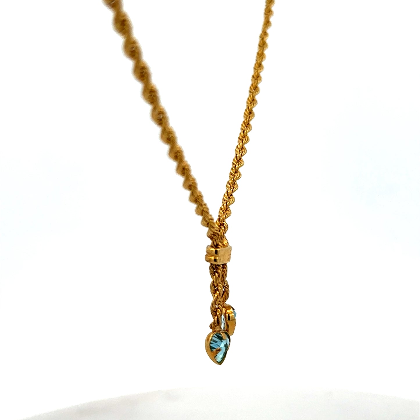 Reeves and Sons 9ct yellow gold chain weighing 3.8g, showcasing a delicate link design.
