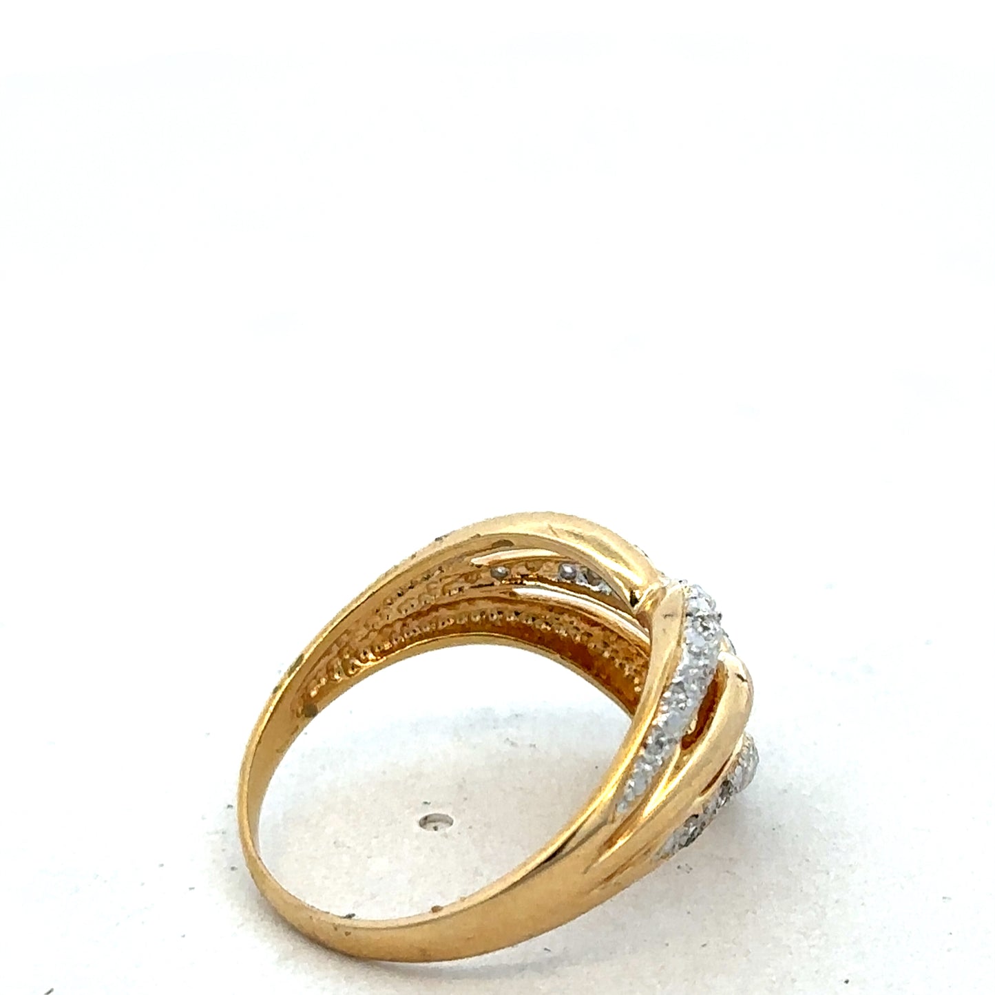 18ct yellow gold diamond ring by Reeves and Sons with sparkling diamonds and a classic design.