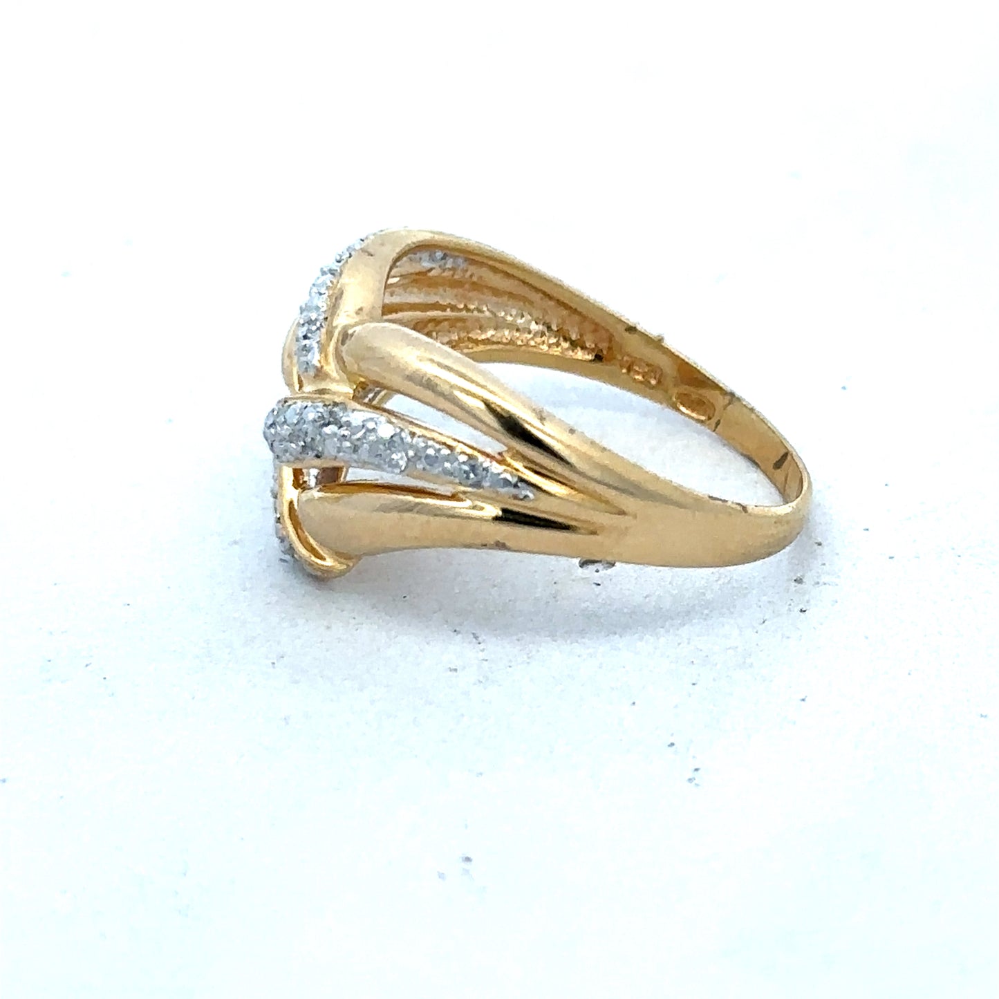 18ct yellow gold diamond ring by Reeves and Sons, featuring a sparkling diamond centerpiece and elegant design.