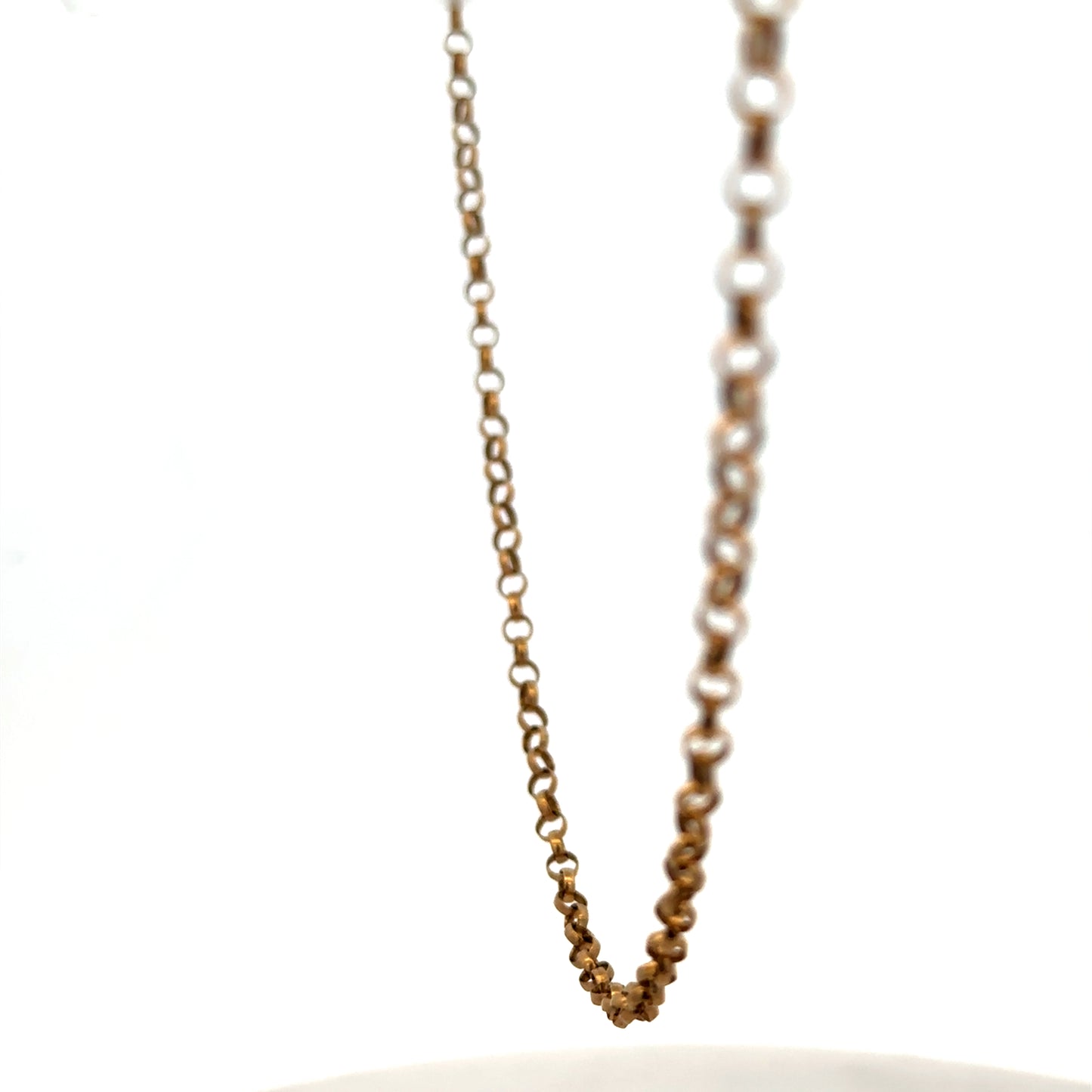 9ct yellow gold belcher chain by Reeves and Sons, 4.7g, close-up showing the textured links and polished finish.