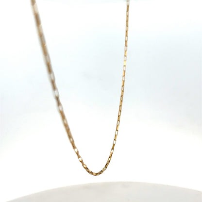 Reeves and Sons 9ct yellow gold chain, lightweight jewelry chain weighing 1.8g, with a detailed close-up view of the chain links.