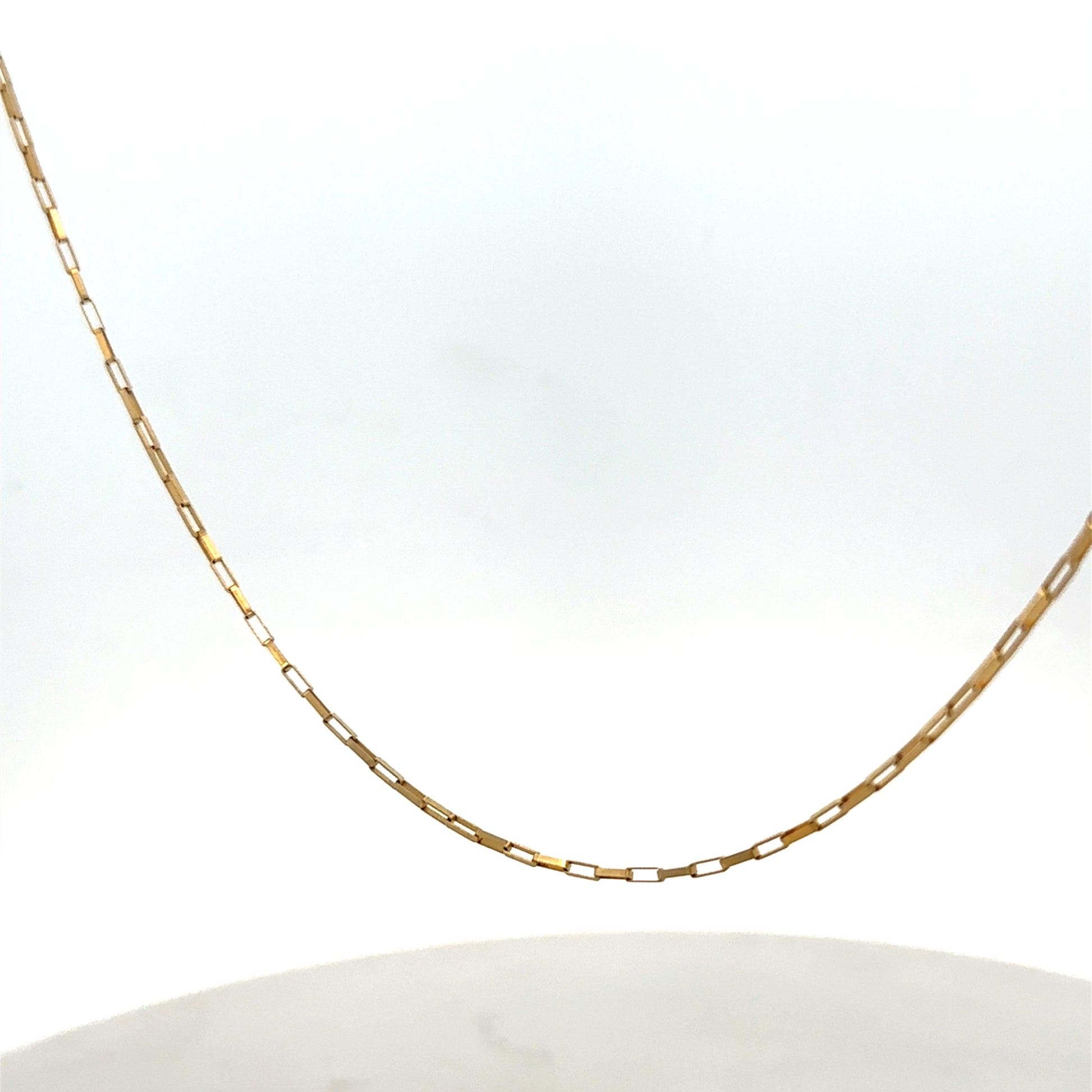 9ct yellow gold chain from Reeves and Sons, lightweight jewelry chain weighing 1.8g, shown in close-up.