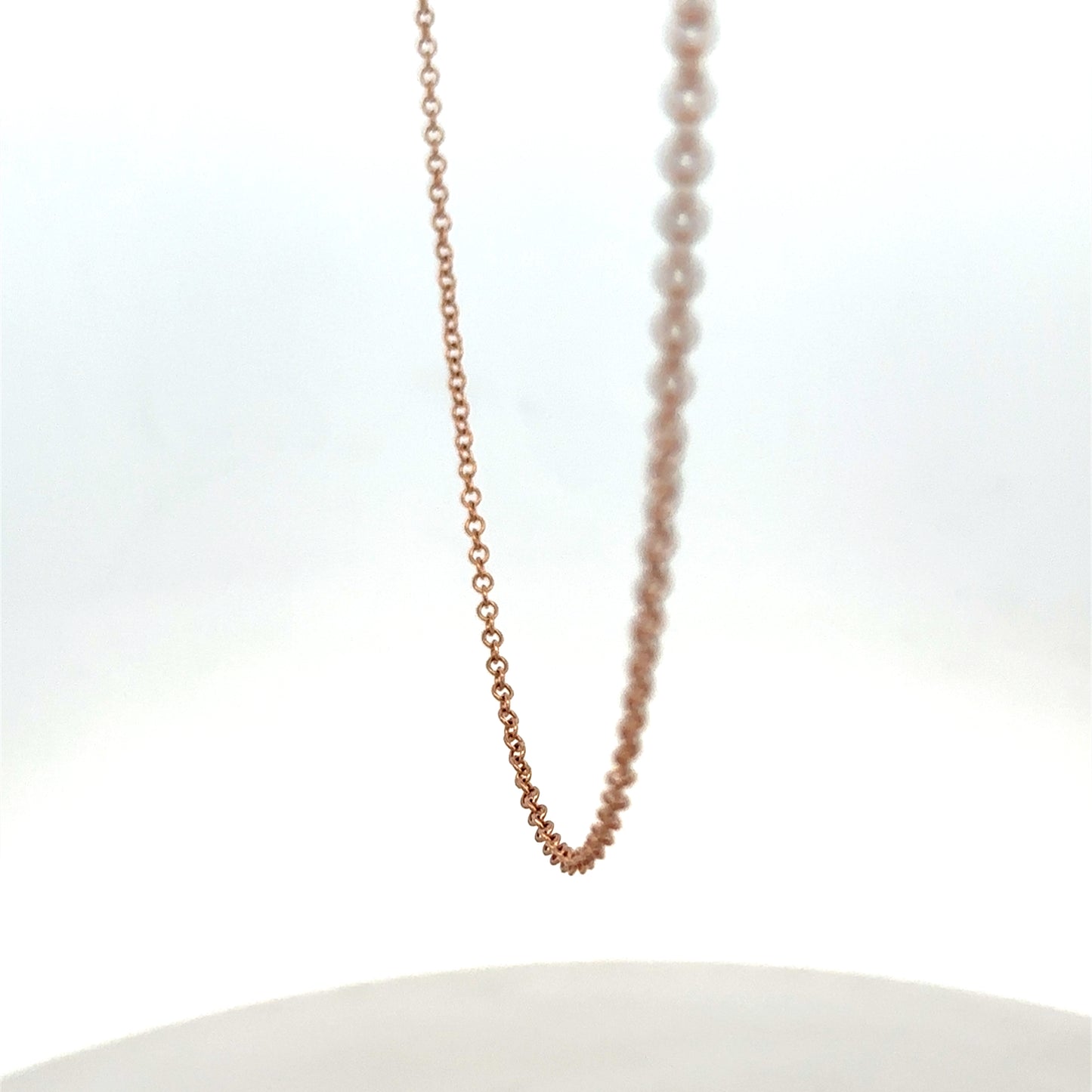 9ct gold chain weighing 4.4g by Reeves and Sons, featuring a detailed link design, shown in a close-up image.