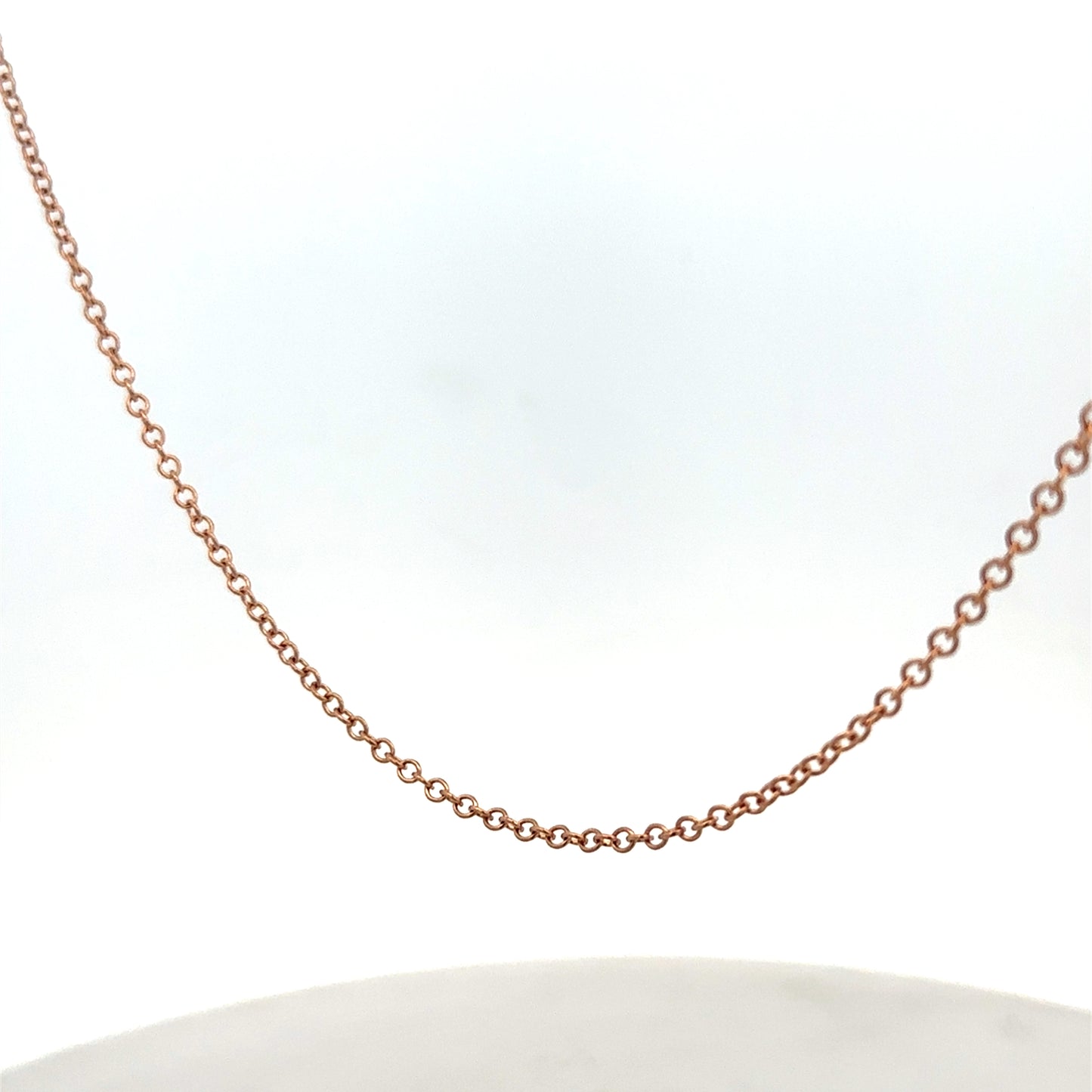 9ct gold chain weighing 4.4g from Reeves and Sons, showcasing a detailed and polished jewelry chain.