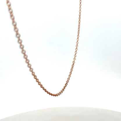 Reeves and Sons 9ct gold chain weighing 4.4g, featuring a classic linked design, displayed on a neutral background.