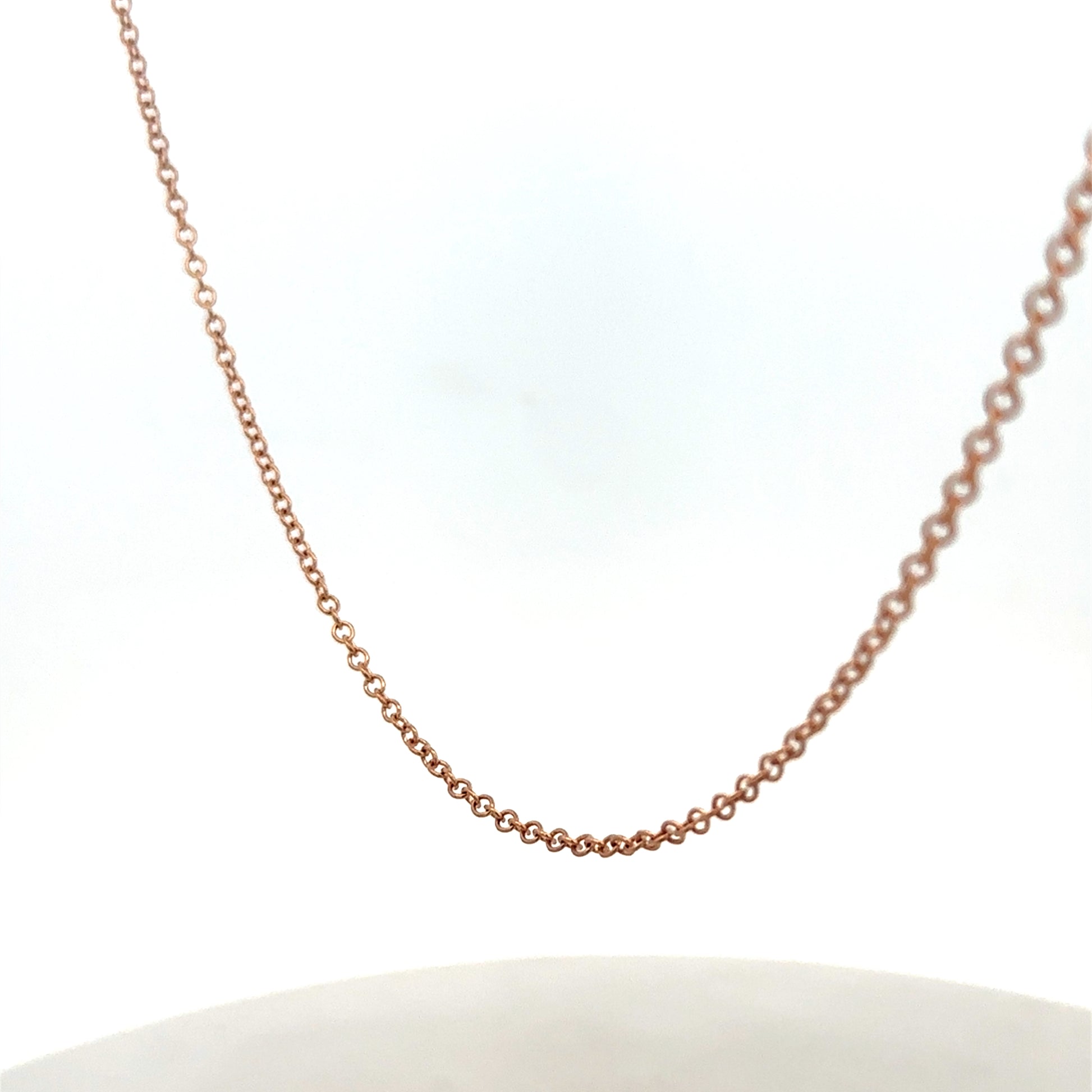 9ct gold chain weighing 4.4g from Reeves and Sons, detailed close-up showing its elegant links and craftsmanship