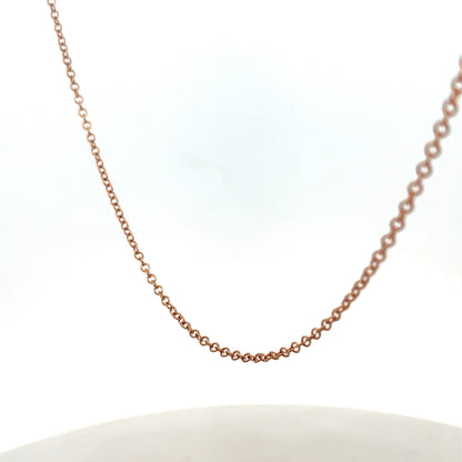 9ct gold chain weighing 4.4g from Reeves and Sons, detailed close-up showing its elegant links and craftsmanship
