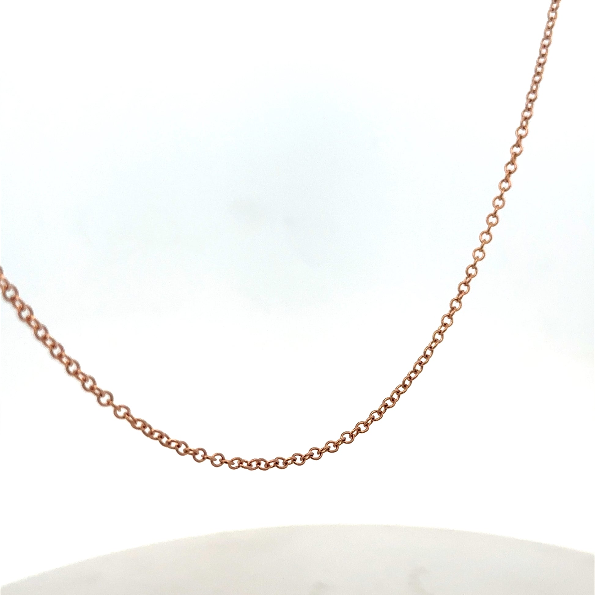 Reeves and Sons 9ct gold chain weighing 4.4g, shown in close-up with detailed links and polished finish.