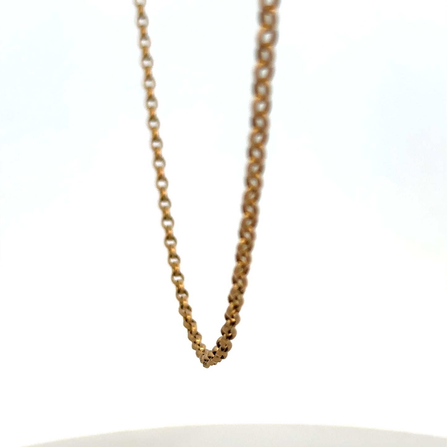 9ct yellow gold belcher chain weighing 6.2g, crafted by Reeves and Sons, with linked chain design and polished finish.